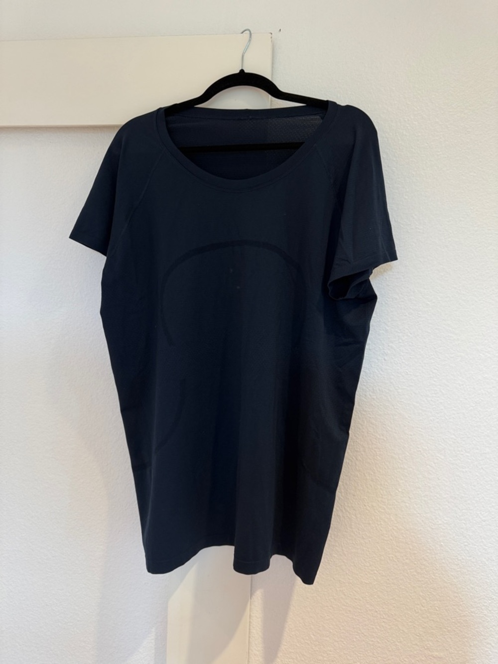 lululemon athletica navy sleeve scoop tee